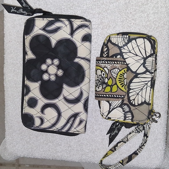 Vera Bradley Handbags - 2 Vera Bradley Clutch Wallets⁰
